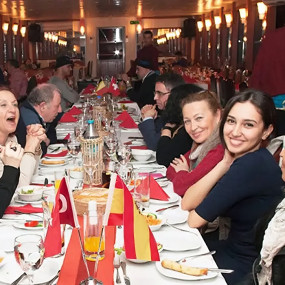 Photo from Bosphorus Dinner Cruise in Istanbul: Gallery Photo 3e5m00