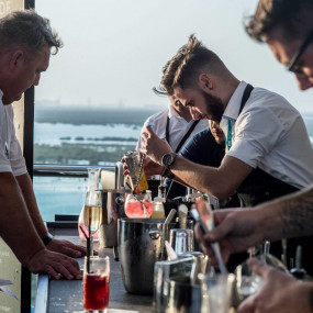 Photo from Trackside Terrace – Abu Dhabi F1 Experiences Hospitality in Abu Dhabi: Gallery Photo 3dv4q3