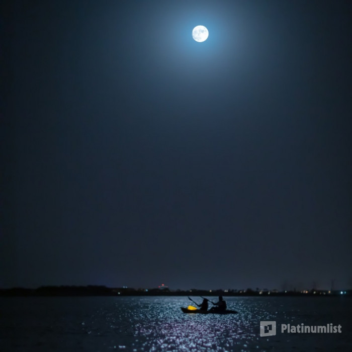 Full moon kayak tour at louvre Abu Dhabi in Abu Dhabi: Gallery Photo 35dpv1 Full moon kayak tour at louvre Abu Dhabi in Abu Dhabi: Gallery Photo 35dpv1