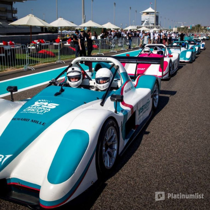 n6bmyw استديو الصور :أبوظبي في جولة الركاب في حلبة مرسى ياس - راديكال إس إس تي