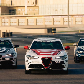 38v716 استديو الصور :أبوظبي في تجربة قيادة ألفا روميو جوليا كوادريفوليو في حلبة ياس مارينا