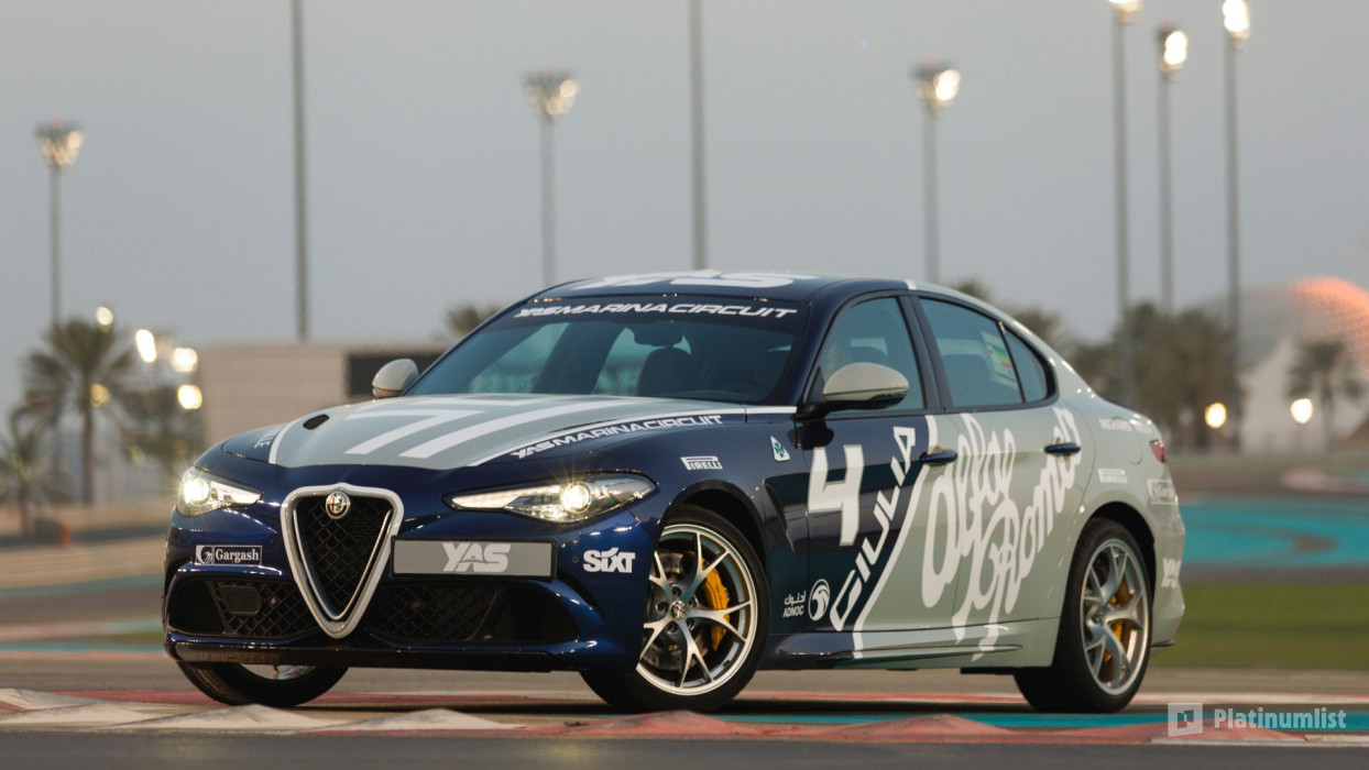 n28vg0 استديو الصور :أبوظبي في Yas Marina Circuit Passenger Ride - Alfa Romeo Guilia Quadrifoglio