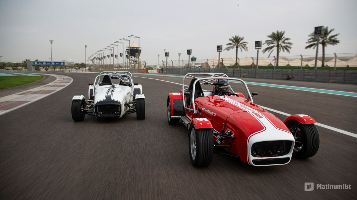 Yas Marina Circuit Passenger Ride - Caterham Seven 360 in Abu Dhabi : Galerie de photos z91e2q Yas Marina Circuit Passenger Ride - Caterham Seven 360 in Abu Dhabi : Galerie de photos z91e2q