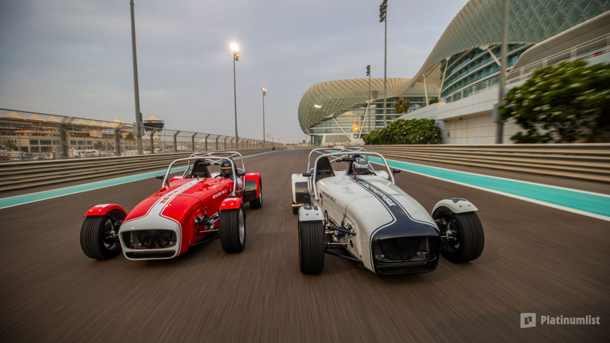 Yas Marina Circuit Passenger Ride - Caterham Seven 360 in Abu Dhabi : Galerie de photos zv5jm0