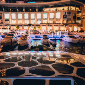 Mega Yacht Dinner Cruise in Dubai: Gallery Photo z7ydpg