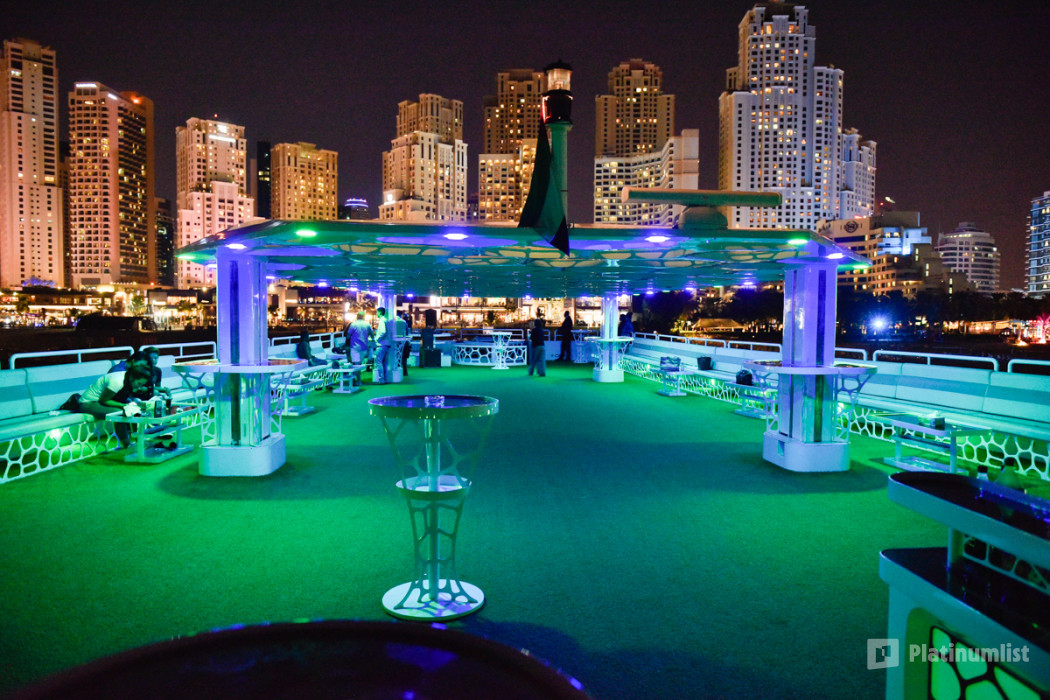 3e5xm0 استديو الصور :دبي في رحلة بحرية مع عشاء على متن يخت ميجا الفاخر