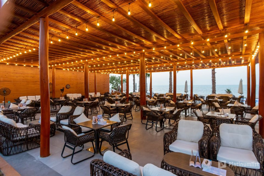 38q613 استديو الصور :دبي في New Year Glamping Style