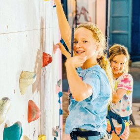 Фотография с The Crag Rock Climbing в Манама: Галерея фото 3dkp0q
