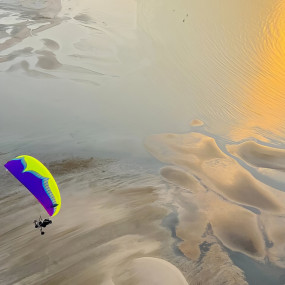 Photo from الطيران بالمظلات الشراعية في شاطئ السوادي in مسقط: Gallery Photo zgkjpy