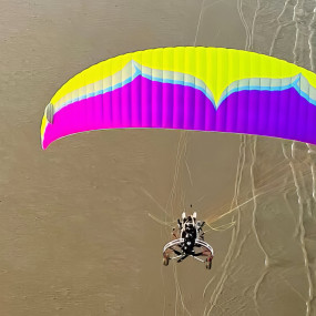 Photo from الطيران بالمظلات الشراعية في شاطئ السوادي in مسقط: Gallery Photo 3r5ev1