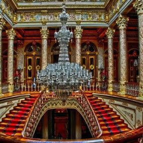 Photo from Dolmabahce Palace: Guided Tour in Istanbul: Gallery Photo 38vr01