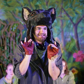 Photo from كتاب الأدغال في الصالة الثقافية، البحرين in المنامة: Gallery Photo z7y4bd