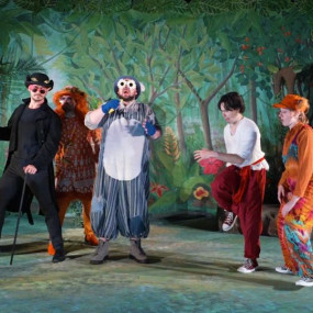 Photo from كتاب الأدغال في الصالة الثقافية، البحرين in المنامة: Gallery Photo zv51y8