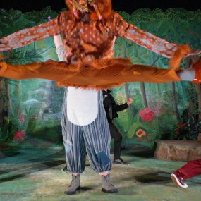 Photo from كتاب الأدغال في الصالة الثقافية، البحرين in المنامة: Gallery Photo 38vd1q