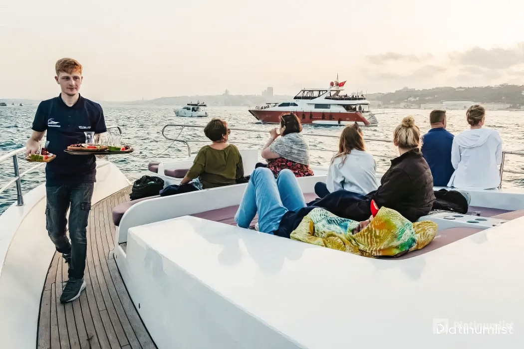 Bosphorus Sunset Cruise on a Luxurious Yacht in Istanbul: Gallery Photo zv5188