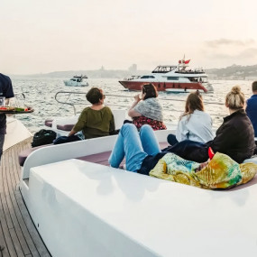 Bosphorus Sunset Cruise on a Luxurious Yacht in Istanbul: Gallery Photo zv5188