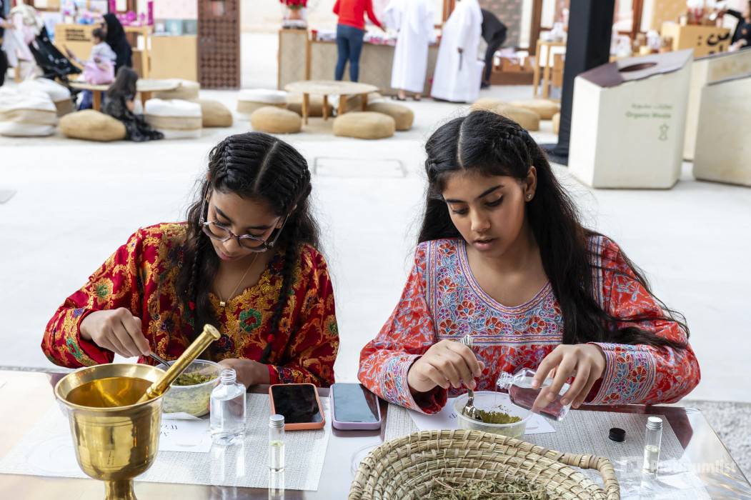 zgkbw8 استديو الصور :أبوظبي في مهرجان الحصن في أبوظبي 2025