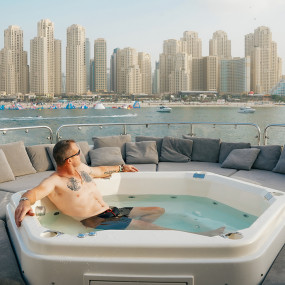 Photo from تجربة سن سيكر سوبرياخت مع تناول الطعام الراقي والمشروبات الفاخرة والموسيقى الحية in دبي: Gallery Photo 38v551