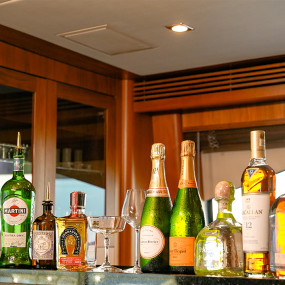 Photo from تجربة سن سيكر سوبرياخت مع تناول الطعام الراقي والمشروبات الفاخرة والموسيقى الحية in دبي: Gallery Photo 3x8yyk