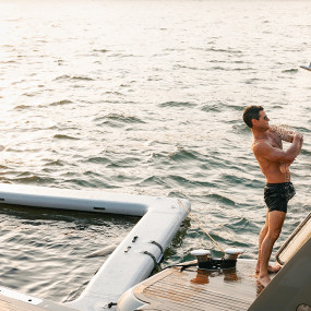 Photo from تجربة سن سيكر سوبرياخت مع تناول الطعام الراقي والمشروبات الفاخرة والموسيقى الحية in دبي: Gallery Photo nk544q