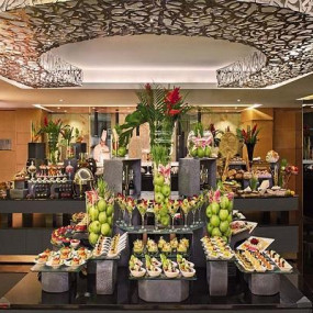 Evening Race Brunch at Farriers restaurant in Dubai: Gallery Photo 3ppqx3