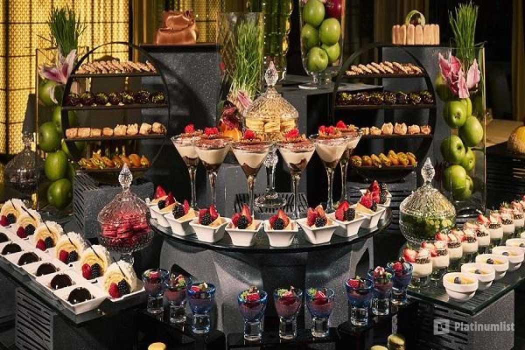 zgqbyn استديو الصور :دبي في Evening Race Brunch at Farriers restaurant