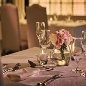 Evening Race Brunch at Farriers restaurant in Dubai: Gallery Photo zo8xy3