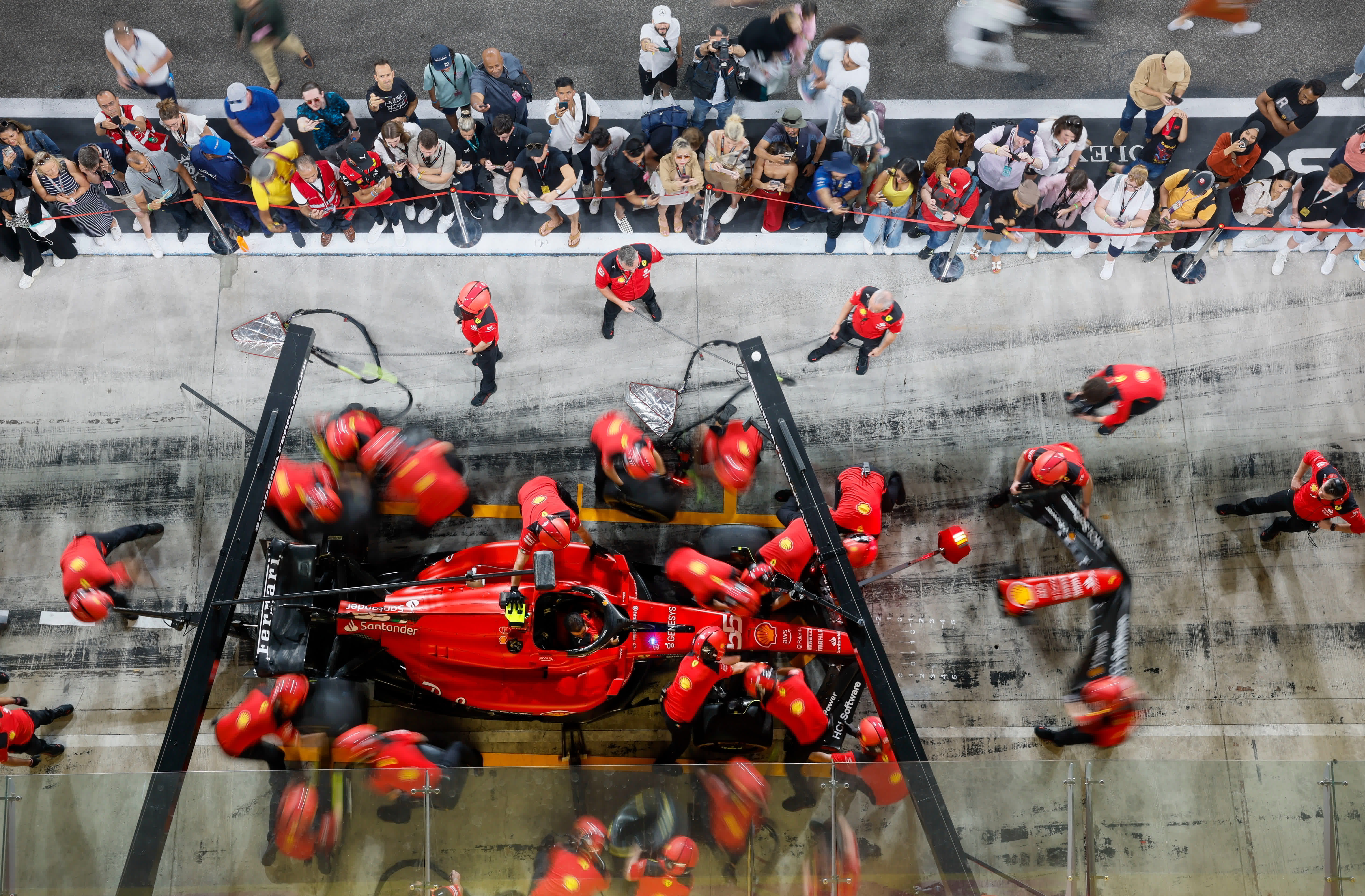 Photo from سباق جائزة الاتحاد للطيران الكبرى للفورمولا 1 في أبوظبي 2025 in أبوظبي: Gallery Photo z7xyxw