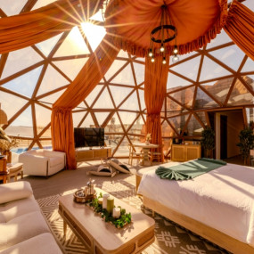 Al Marmoom Domes Desert Glamping & Dining experience in Dubai in Dubai: Gallery Photo 3j5kvj