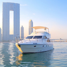 Dubai: Private Luxury Cruise on a Stylish 50ft Yacht in Dubai: Gallery Photo 3qeee4