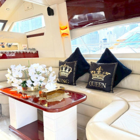 Dubai: Private Luxury Cruise on a Stylish 50ft Yacht in Dubai: Gallery Photo 3yooo4