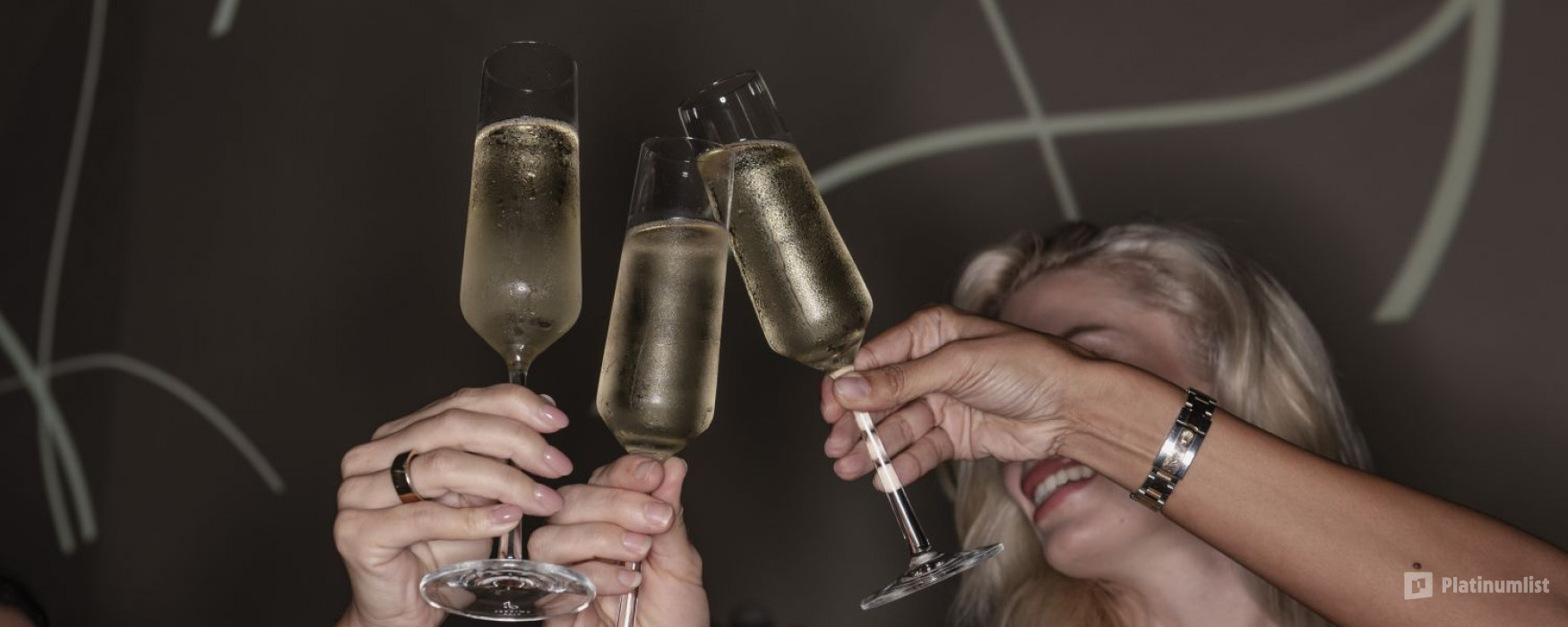 n26640 استديو الصور :دبي في Bubbly Nights - 2 hours of free-flowing selected bubbles and 2 starters n26640 استديو الصور :دبي في Bubbly Nights - 2 hours of free-flowing selected bubbles and 2 starters