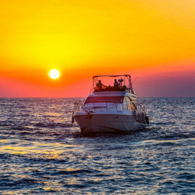 Luxury Shared Yachts Tours With BBQ and Drinks in Dubai: Gallery Photo 35yyq4