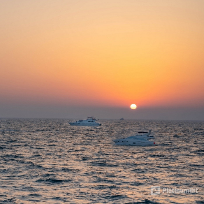 n699yx استديو الصور :دبي في جولات فاخرة على يخوت مشتركة مع شواء ومشروبات