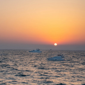 Luxury Shared Yachts Tours With BBQ and Drinks in Dubai: Gallery Photo n699yx