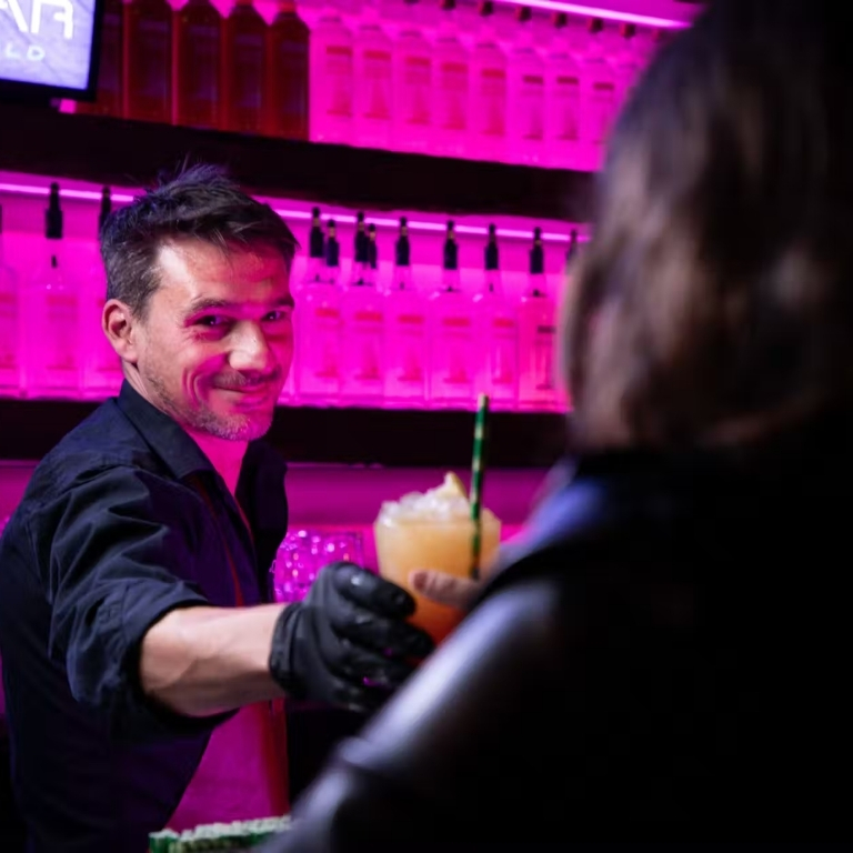 Photo from XtraCold Icebar Experience: Skip The Line + 3 Drinks in Amsterdam: Gallery Photo zm0e8p