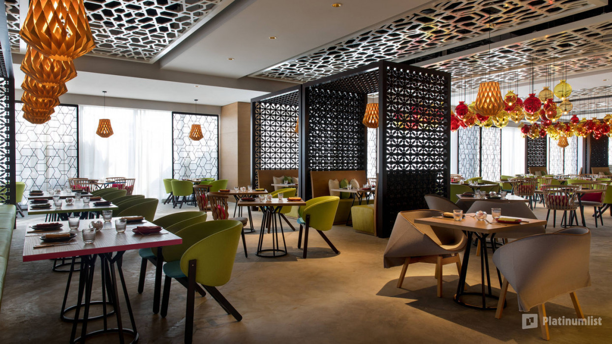 93p6yn استديو الصور :دبي في Discover an unscripted Ramadan at Renaissance