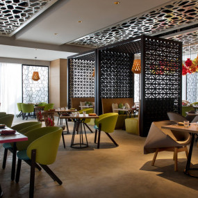 93p6yn استديو الصور :دبي في Discover an unscripted Ramadan at Renaissance