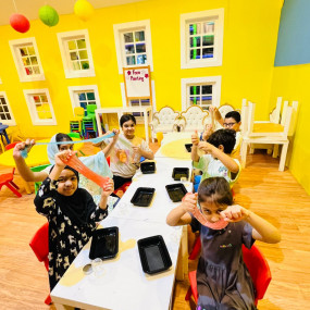 nked40 استديو الصور :دبي في منطقة اللعب المخصصة للأطفال في دبي: كيدز إتش كيو "Kids HQ"