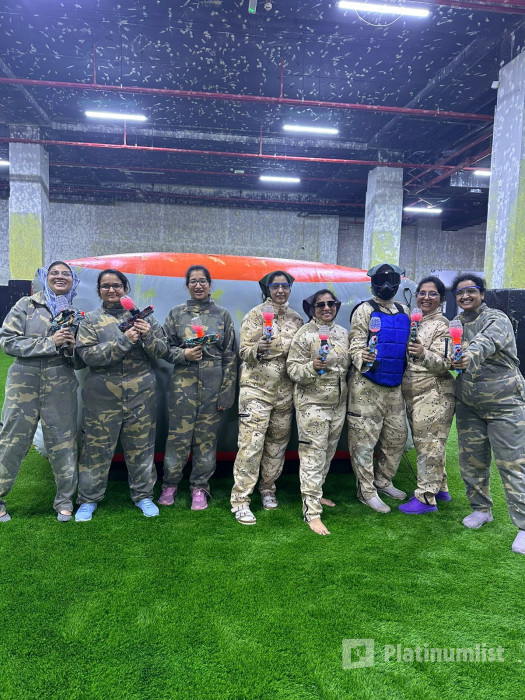 34jve8 استديو الصور :دبي في سينغو بينت بول في الداخل - وافي مول