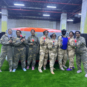 34jve8 استديو الصور :دبي في سينغو بينت بول في الداخل - وافي مول