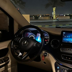 First-Class Private Transport – Mercedes Maybach V-Class in Dubai: Gallery Photo 3qegp4