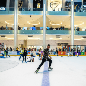 Photo from Dubai Ice Rink Disco Night Session in Dubai: Gallery Photo zw694k