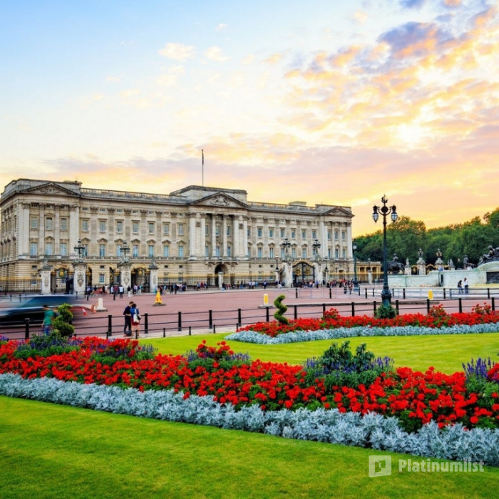 Buckingham Palace State Rooms in London: Gallery Photo z945bm