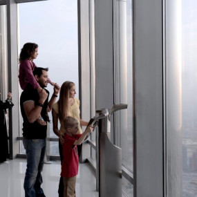 At The Top, Burj Khalifa 124th & 125th Floor with Fast Track Access in Dubai: Gallery Photo zv6ky7