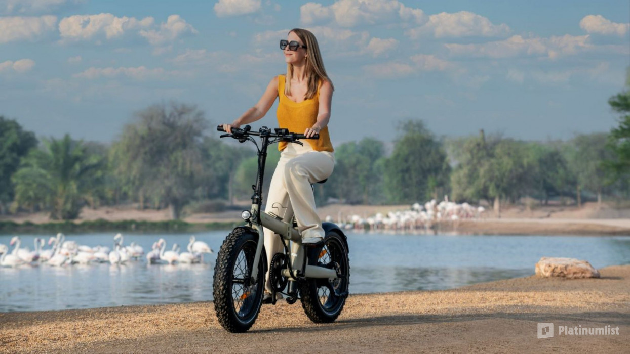 n0v28q استديو الصور :دبي في تجربة الدراجات الكهربائية في صحراء دبي – جولة عند شروق الشمس أو غروبها