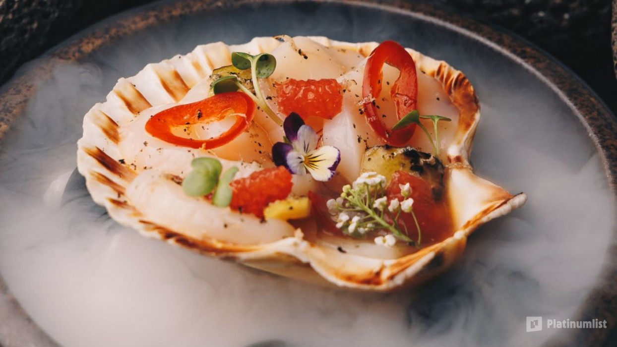 n1525j استديو الصور :دبي في آسيا آسيا - قائمة طعام سنست بيير 7