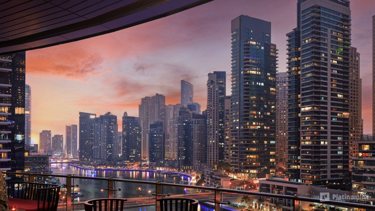 3e7y70 استديو الصور :دبي في آسيا آسيا - قائمة طعام سنست بيير 7