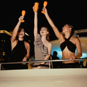 Evening 4 Hour Yacht Cruise with Unlimited Drinks in Dubai: Gallery Photo 3j501j