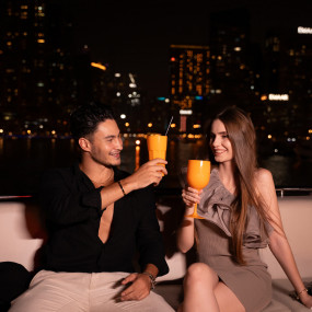 Evening 4 Hour Yacht Cruise with Unlimited Drinks in Dubai: Gallery Photo 3xvk0m